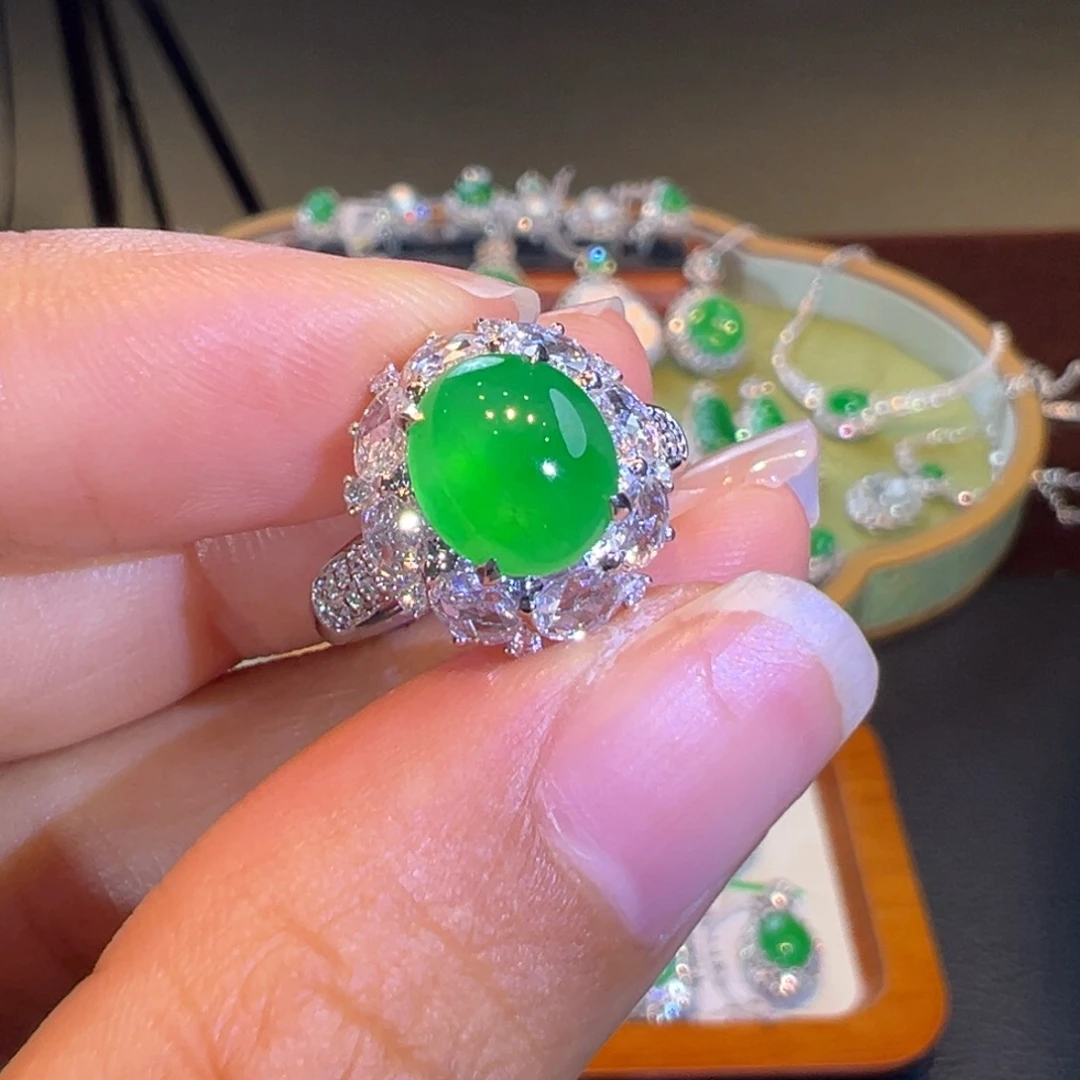 翡翠18K金镶嵌戒指