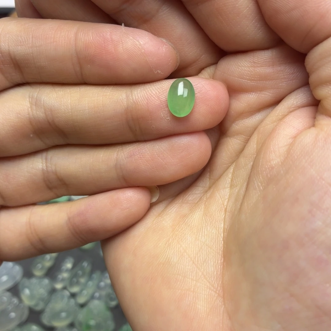 翡翠未镶嵌颈饰甜果绿蛋面