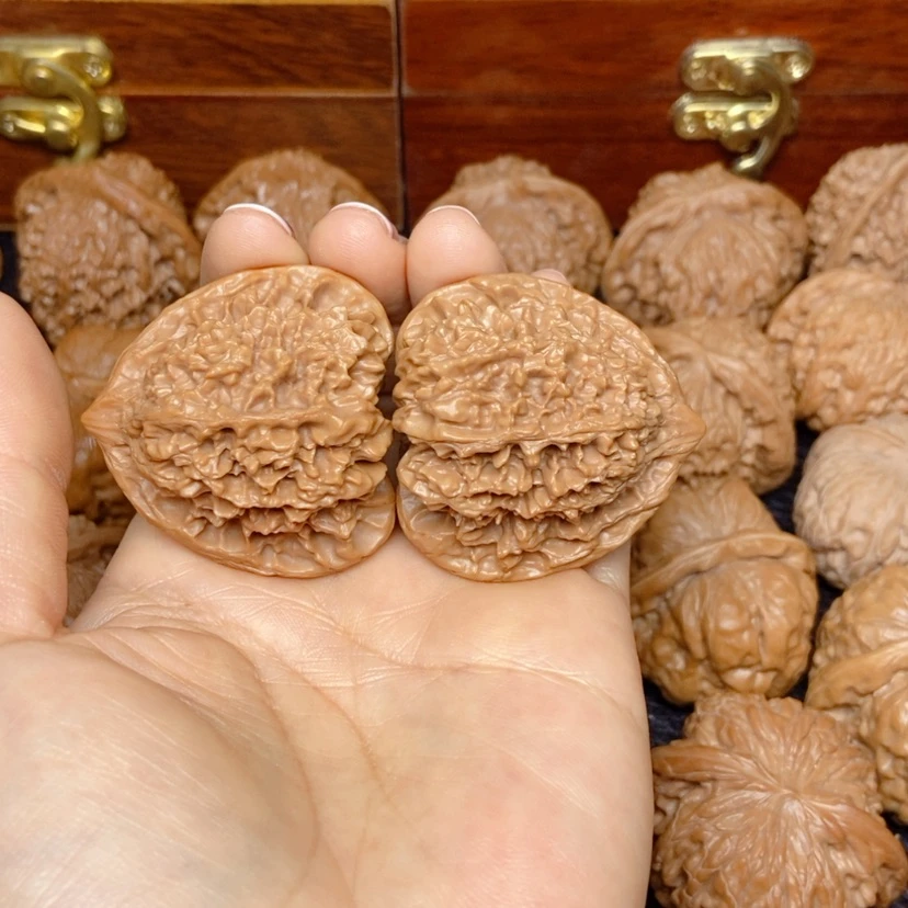 【闪购商品】文玩核桃吊坠最***脚满天星41