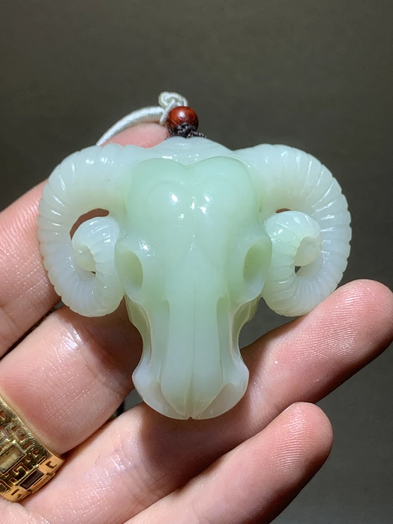 和田玉 带翠 领头羊 重量58克 4.7*5.5*2.3