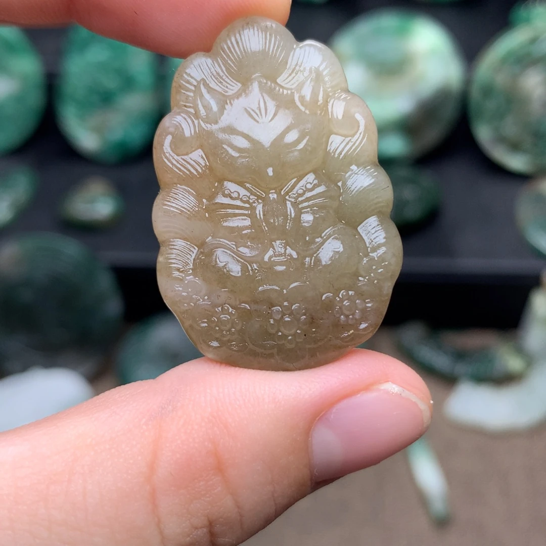 独山玉未镶嵌颈饰