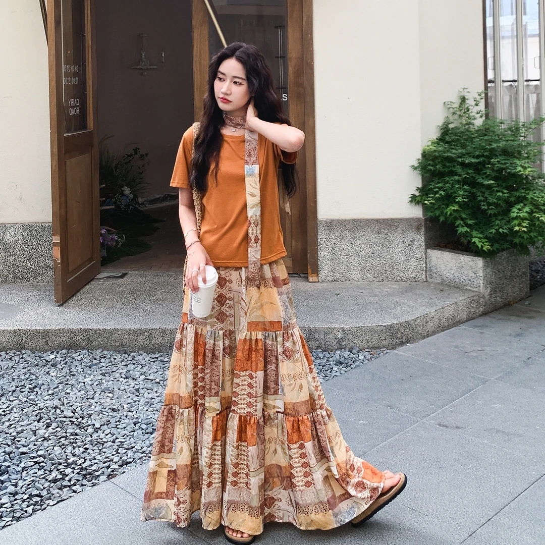 YIRAN/奕冉度假风短袖T恤套装裙2025夏波西米亚印花半身裙两件套