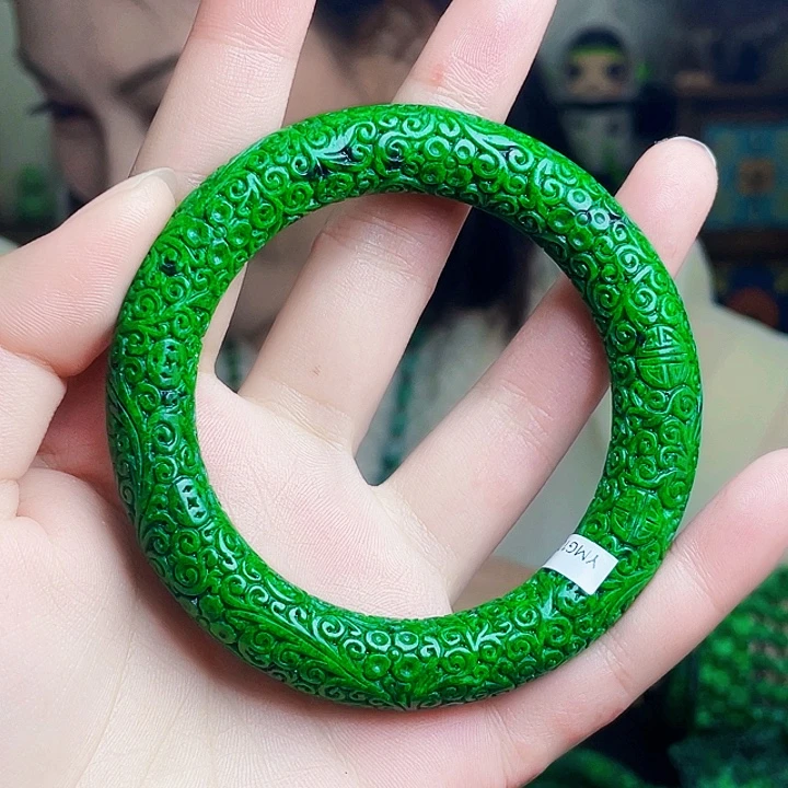 翡翠未镶嵌颈饰多样性