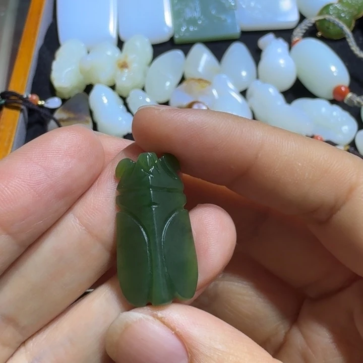 和田玉未镶嵌颈饰一鸣惊人