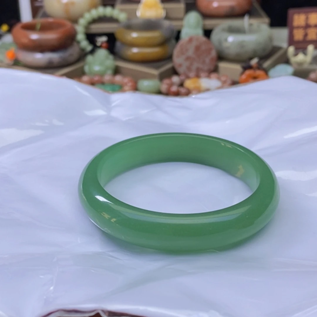 【闪购商品】未镶嵌手镯石英岩玉