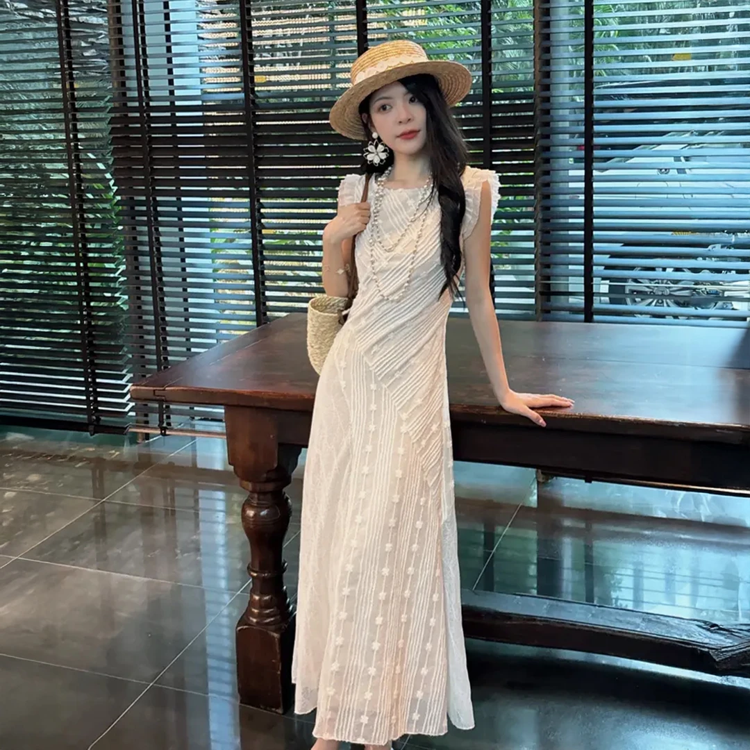 法式气质蕾丝拼接小飞袖白色连衣裙女夏季新款收腰显瘦绝美长裙子