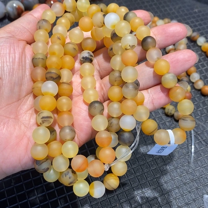 未镶嵌石英质玉（黄龙玉）颈饰