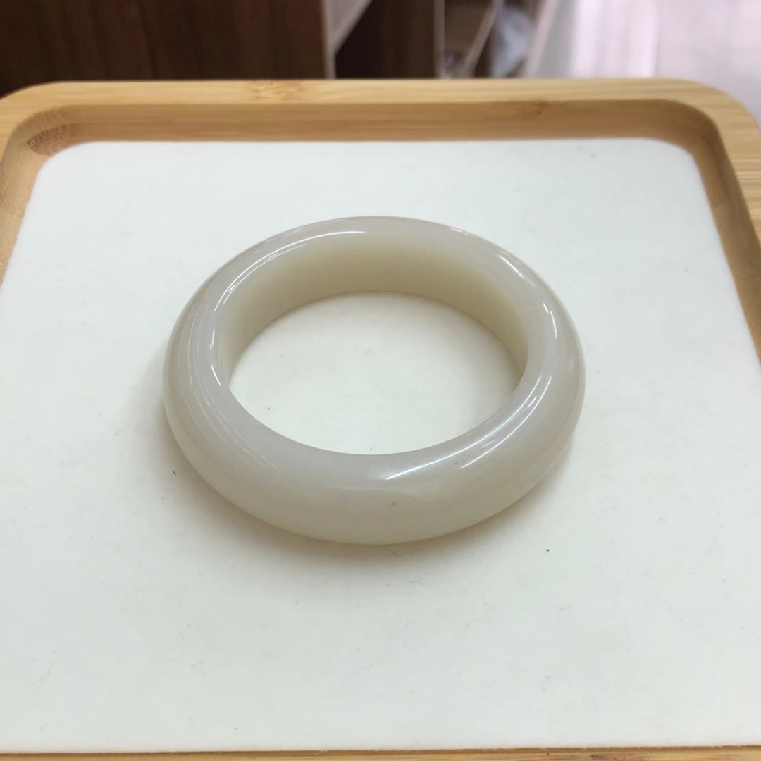 石英质玉未镶嵌手镯