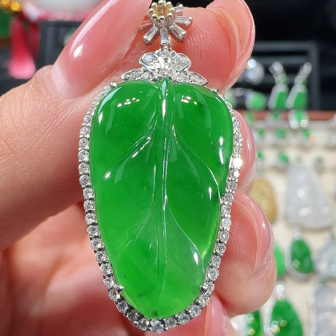 翡翠吊坠(不含链)18K金镶嵌