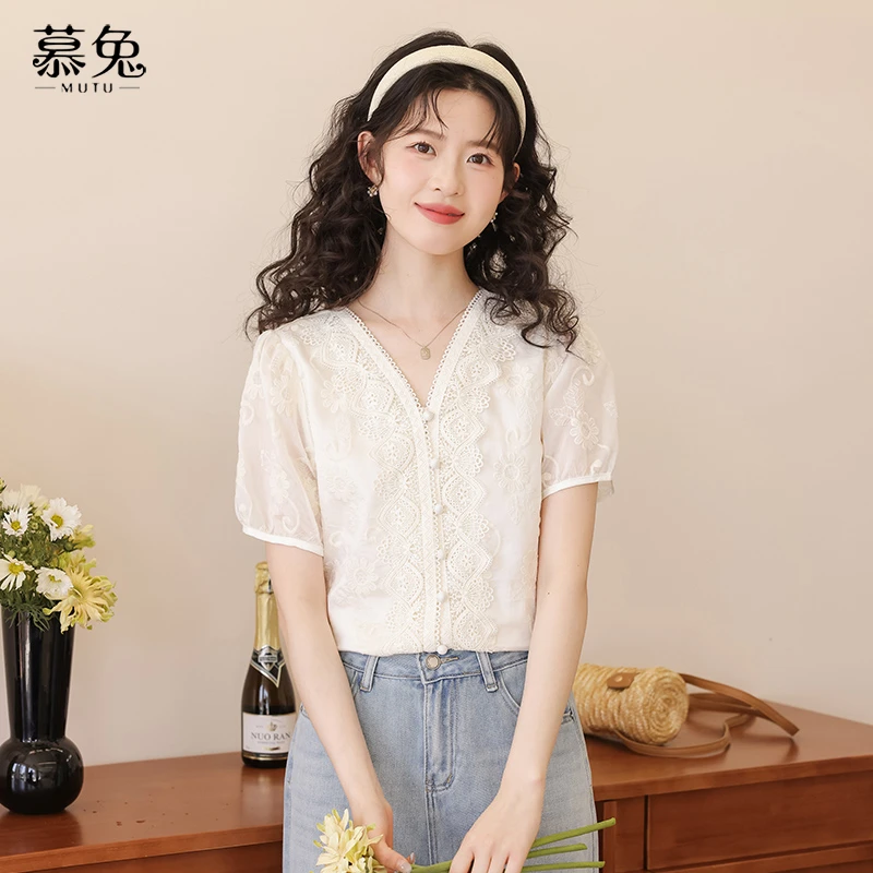 慕兔法式复古V领短袖衬衫女2025夏季新款别致设计感小众刺绣上衣