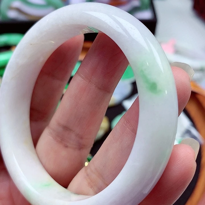 翡翠未镶嵌手镯翡翠手镯有纹处理