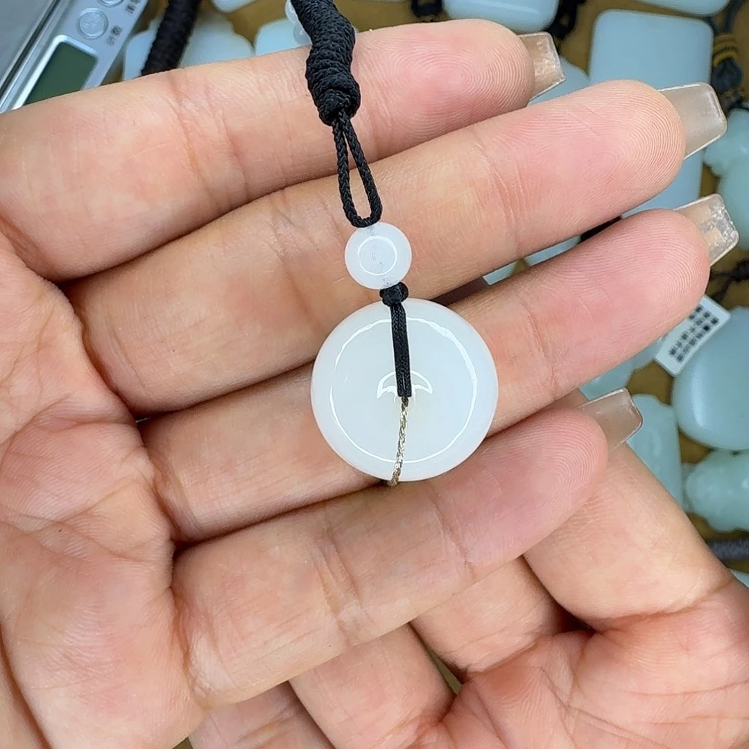 吊坠(赠链)未镶嵌和田玉