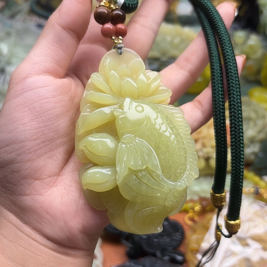 蛇纹石玉未镶嵌吊坠