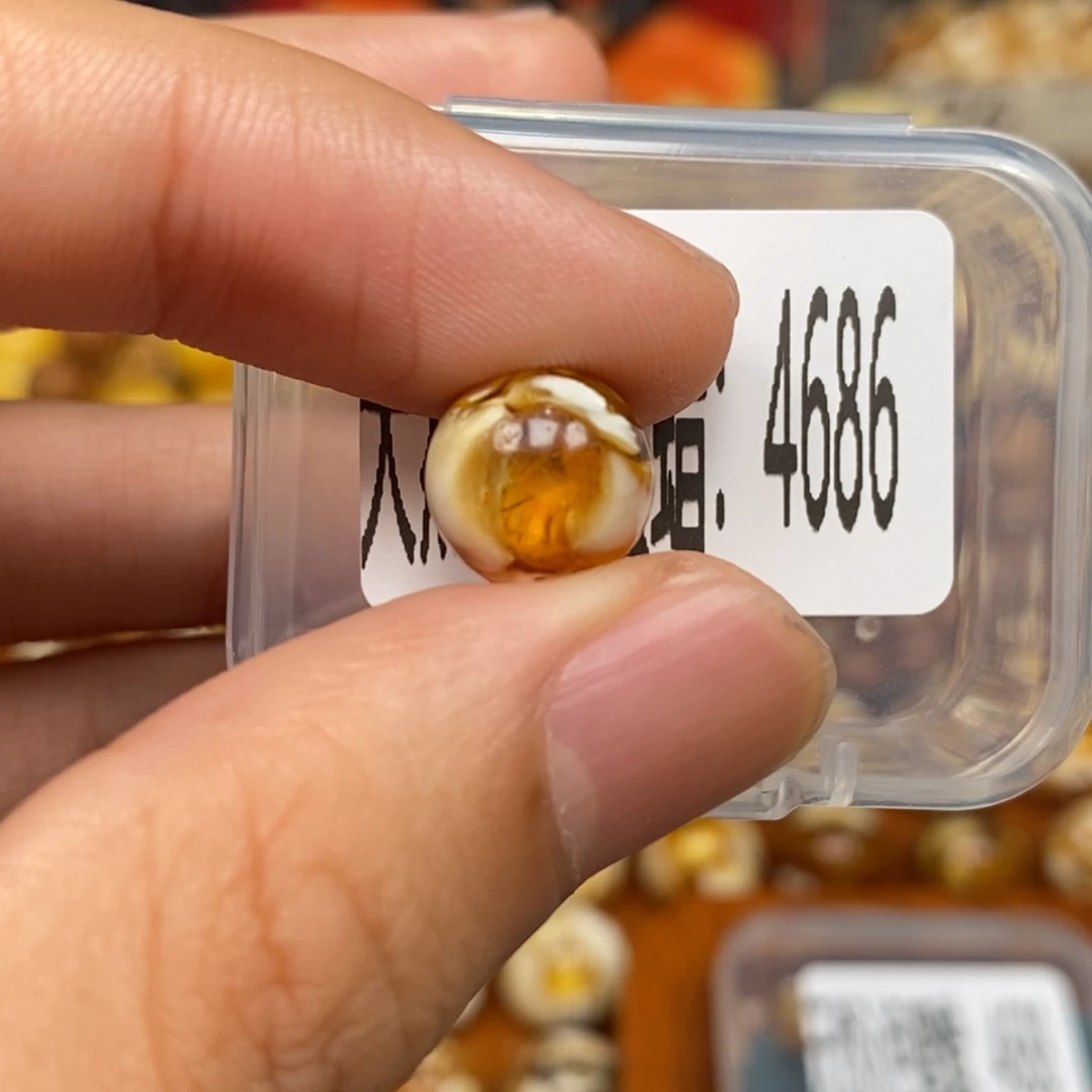 蜜蜡未镶嵌珠宝奇石4686