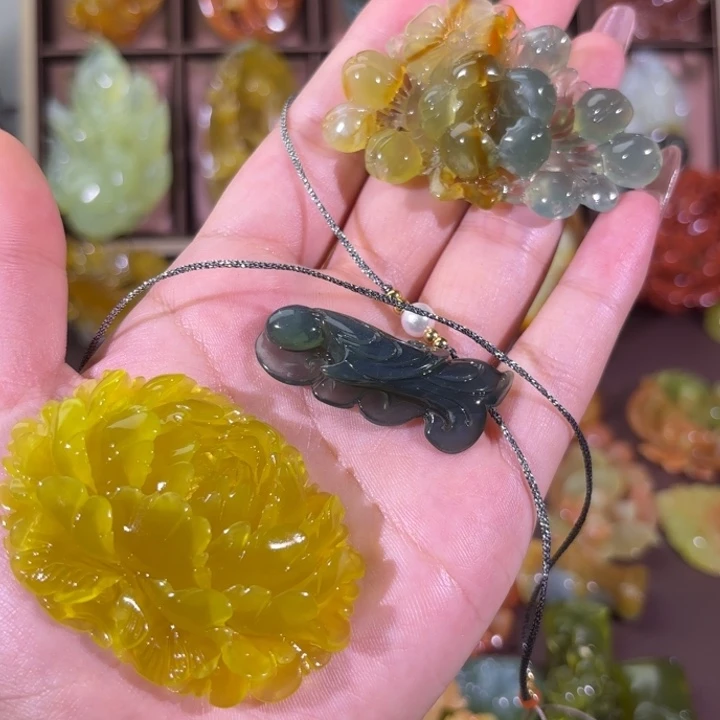 未镶嵌蛇纹石玉颈饰猪***儿随机发
