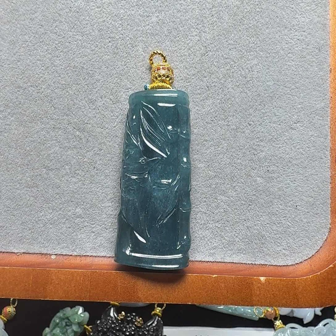 吊坠(赠链)未镶嵌翡翠