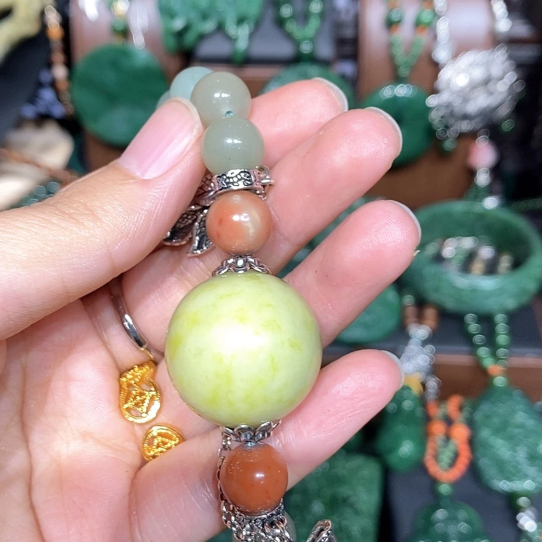 颈饰未镶嵌和田玉（碧玉）