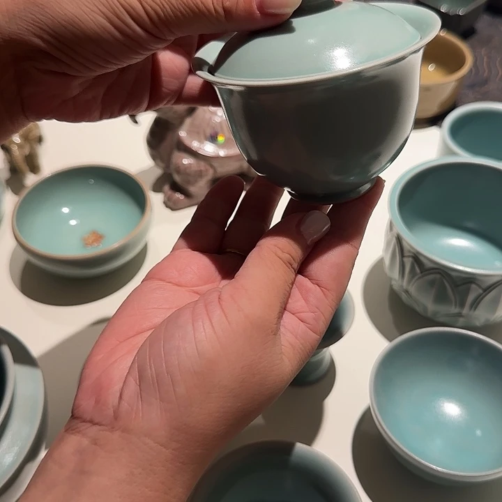 龙泉青瓷乳浊天青盖碗