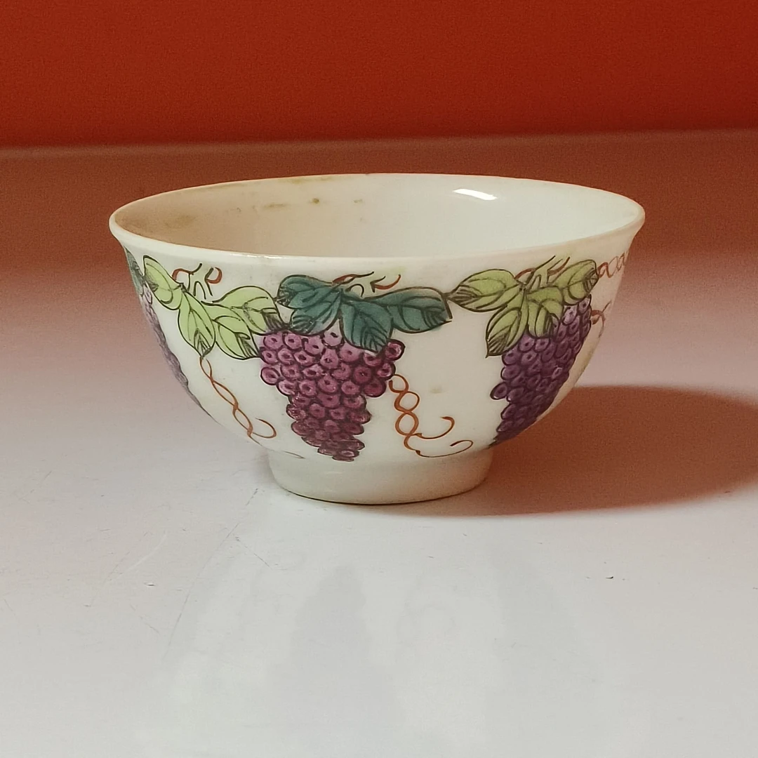 清同治 粉彩葡萄纹品茗杯