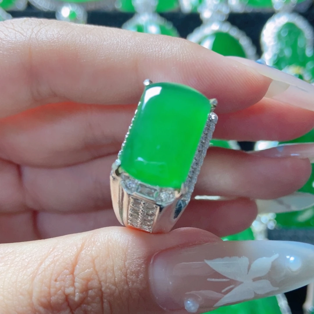 翡翠未镶嵌颈饰