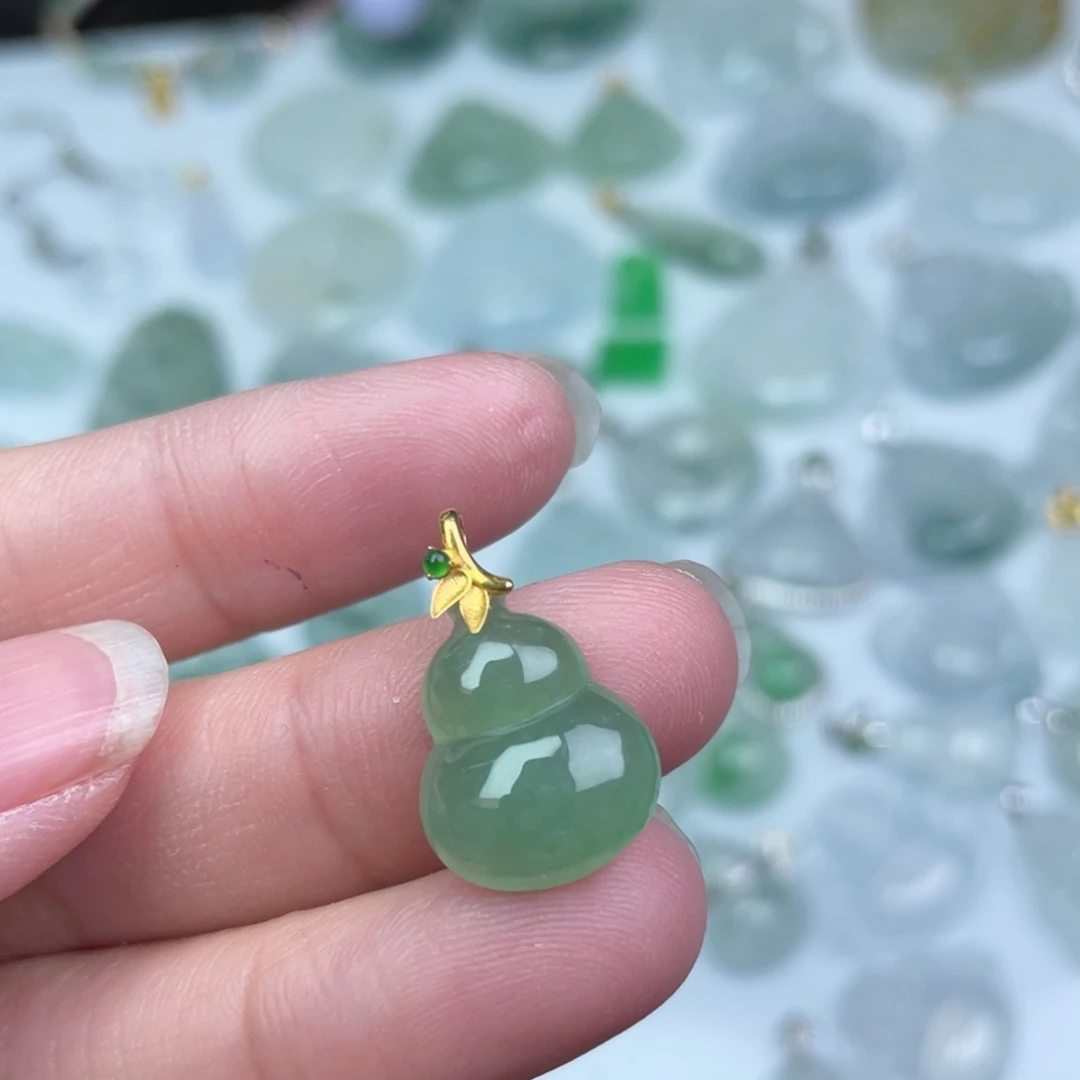 翡翠18K金镶嵌颈饰