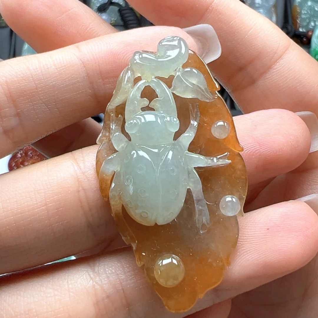 翡翠未镶嵌颈饰富甲天下