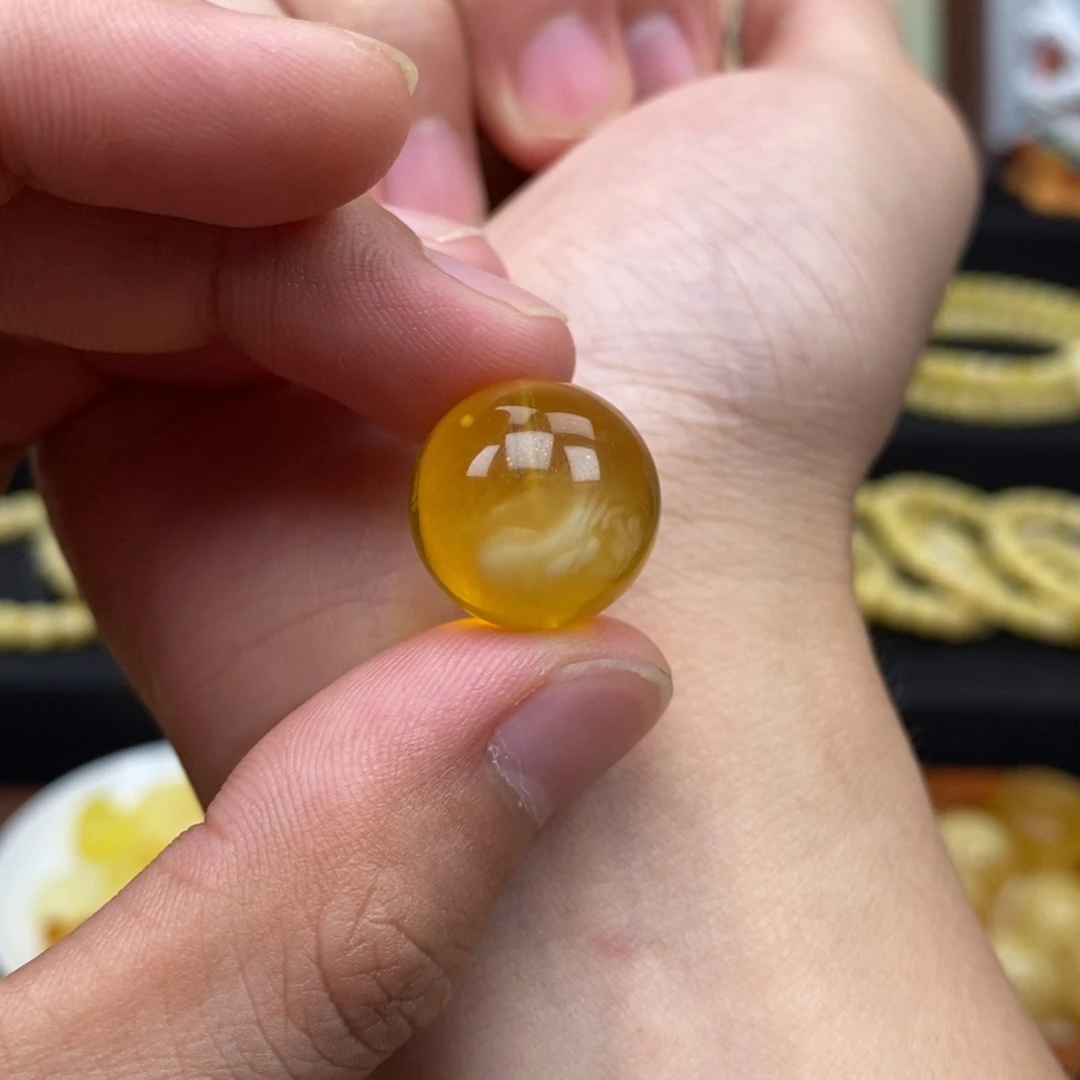 未镶嵌琥珀珠宝奇石