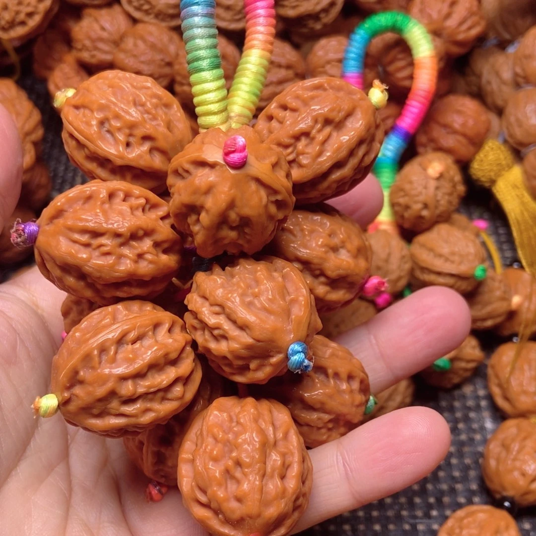 吊坠桃核葡萄手串