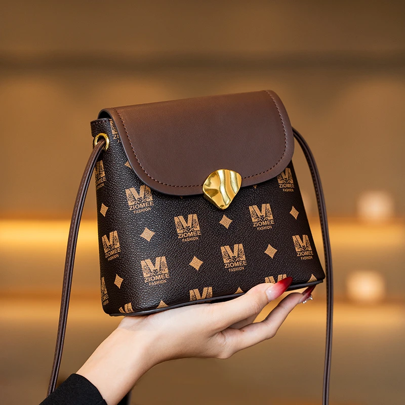 2025新款爆款单肩斜挎包秋冬流行洋气百搭大容量水桶包小包包女