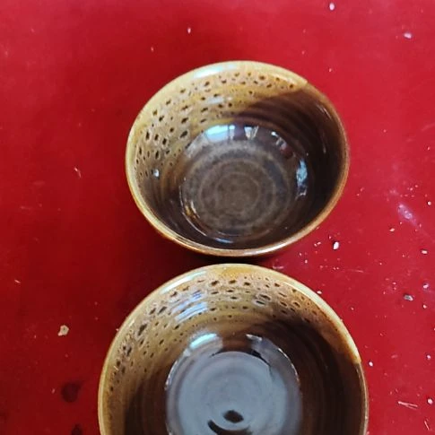 瓷片瓷片，各种摆件，均有瑕疵。沙锅！