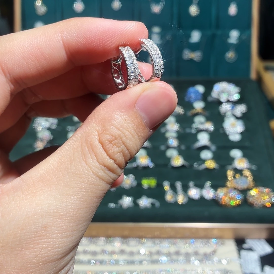 耳饰18K金镶嵌钻石