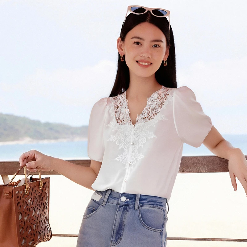 EP雅莹夏季新款女装 V领蕾丝拼接短袖泡泡袖白色衬衫2250A