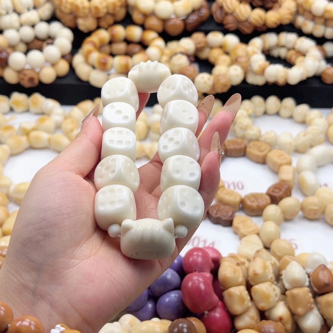 吊坠白玉菩提19-20卡骰子手持瑕