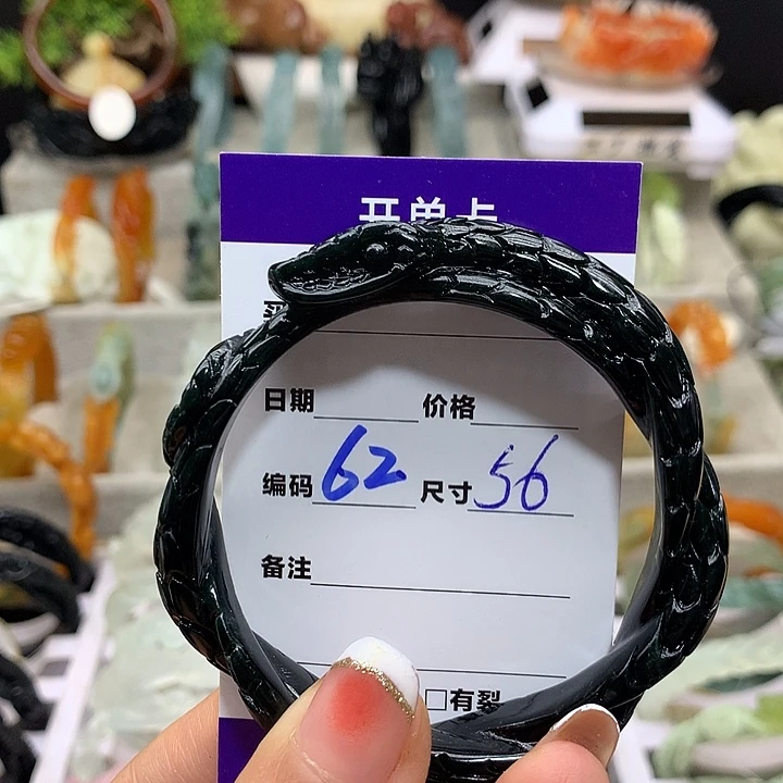 H***I蛇纹石玉未镶嵌手镯