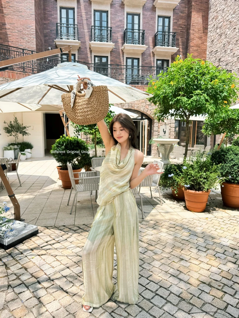 DOU×【烟绯载云】夏季新款松弛感度假风条纹挂脖背心高腰阔腿裤套装