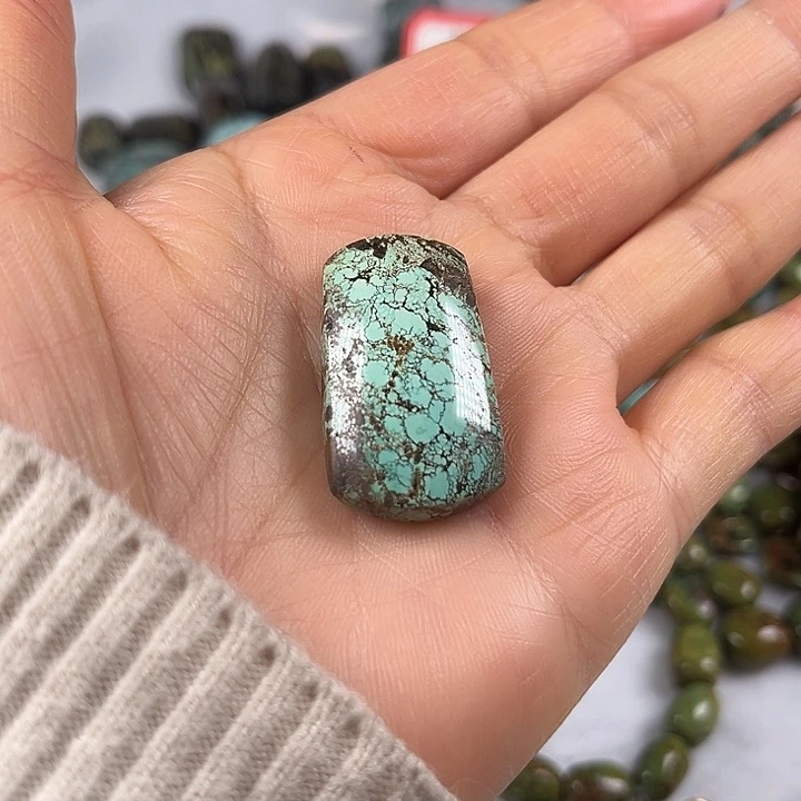 绿松石未镶嵌颈饰