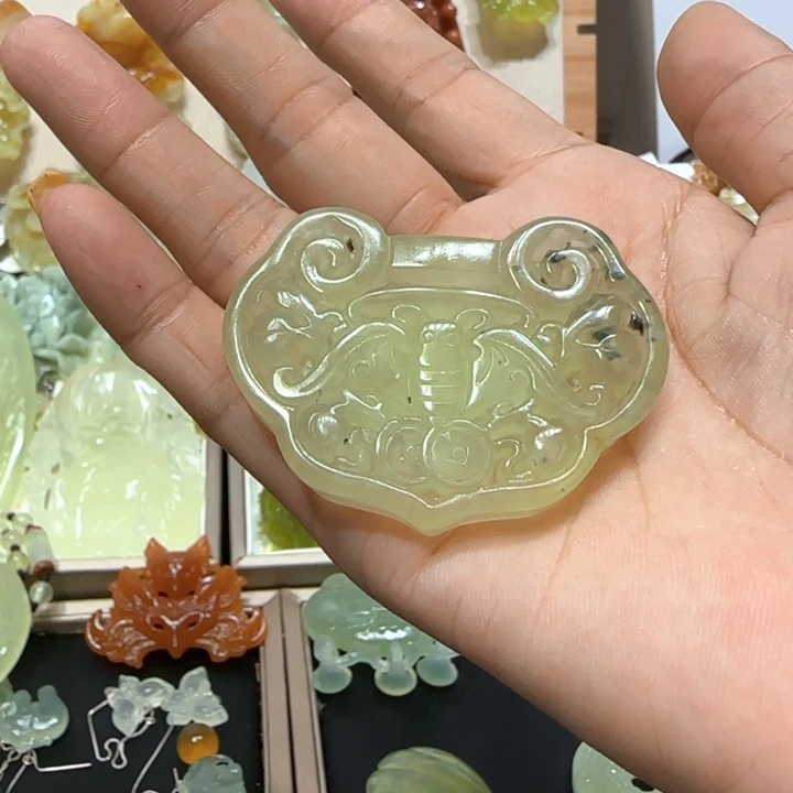 蛇纹石玉未镶嵌吊坠