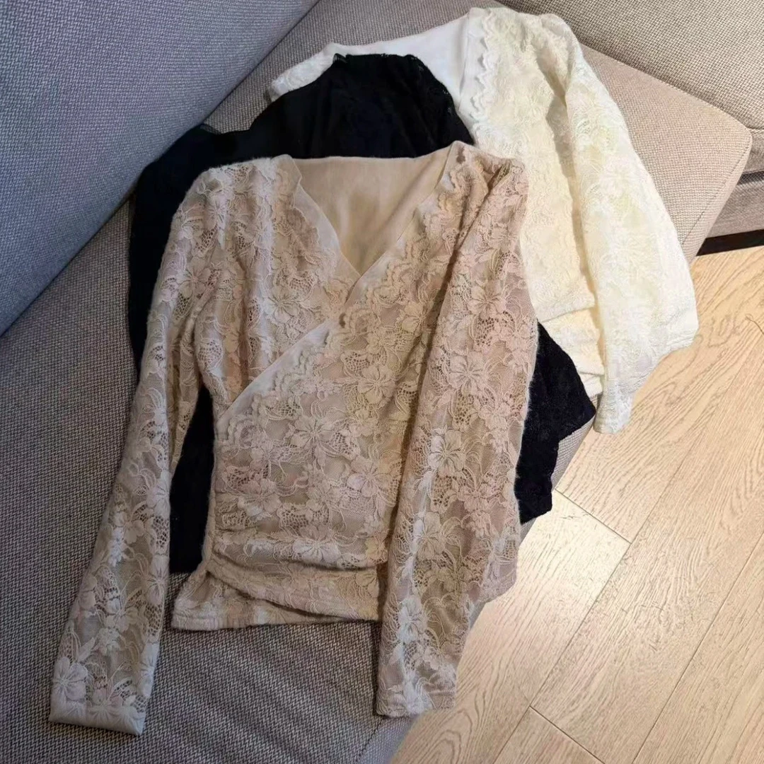 洋气交叉V领显瘦长袖蕾丝打底衫秋冬季新款时尚百搭女士气质上衣