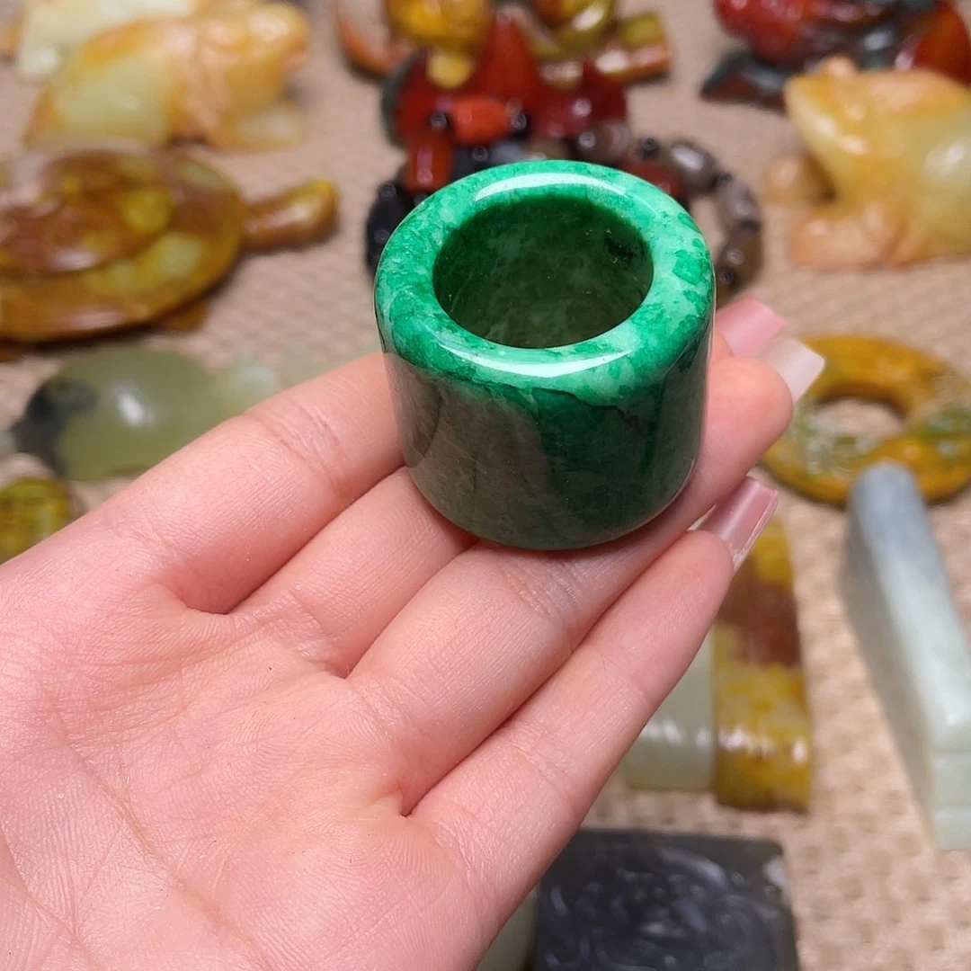 蛇纹石玉未镶嵌如图