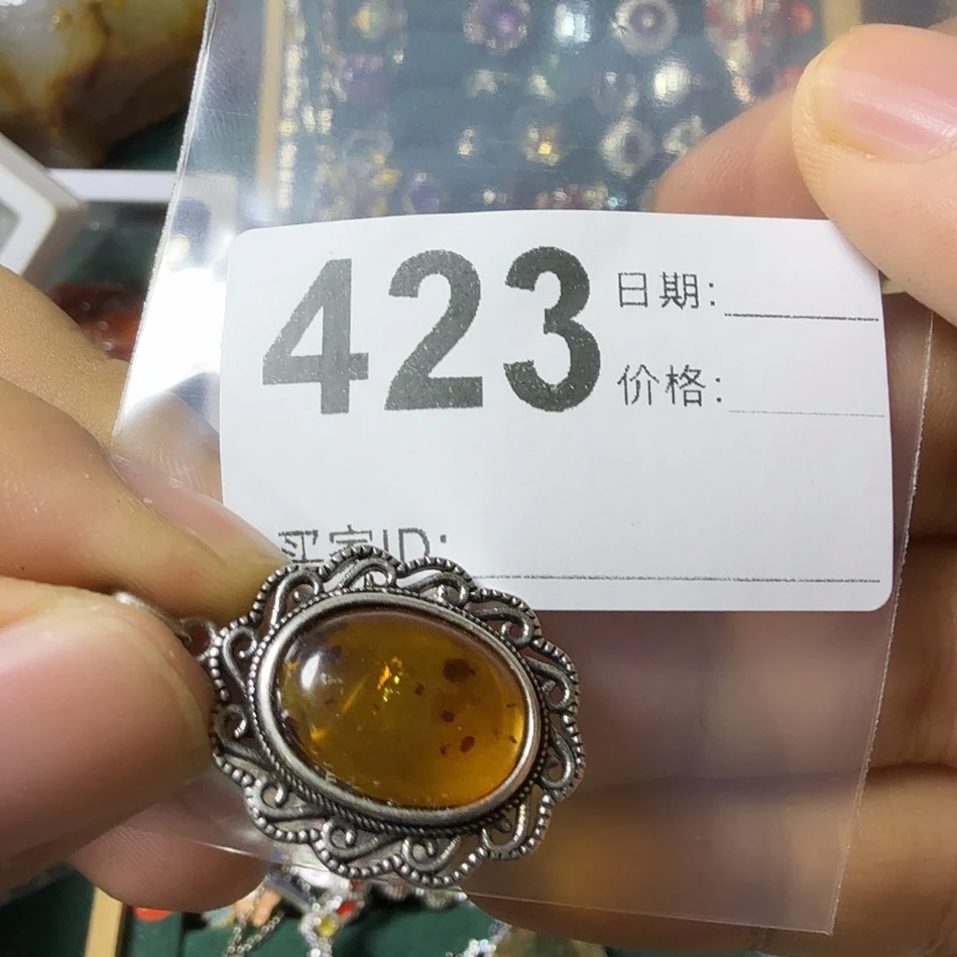 未镶嵌颈饰琥珀（花珀）