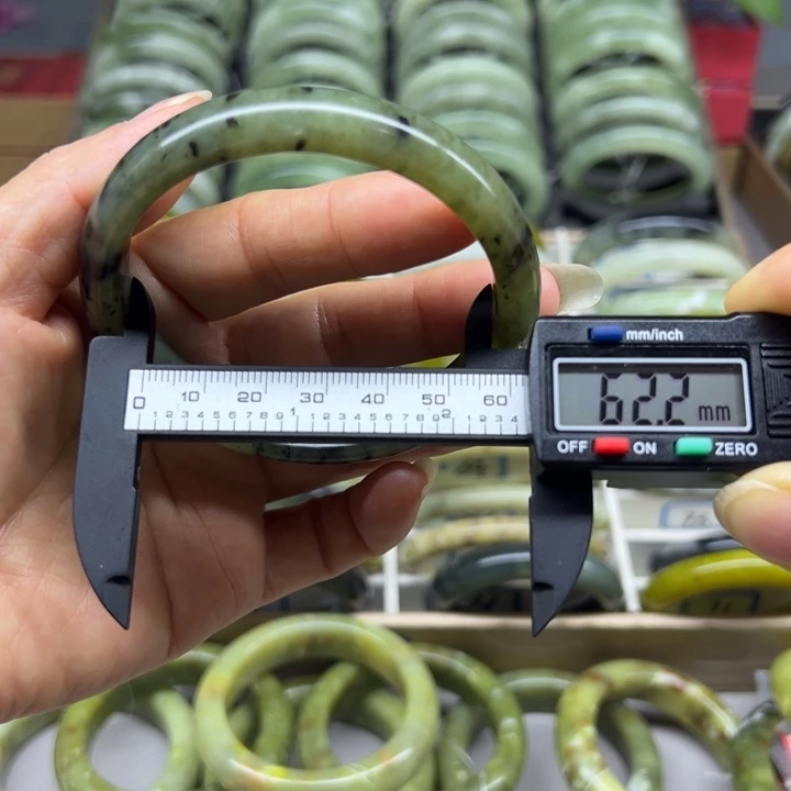 蛇纹石玉未镶嵌手镯73