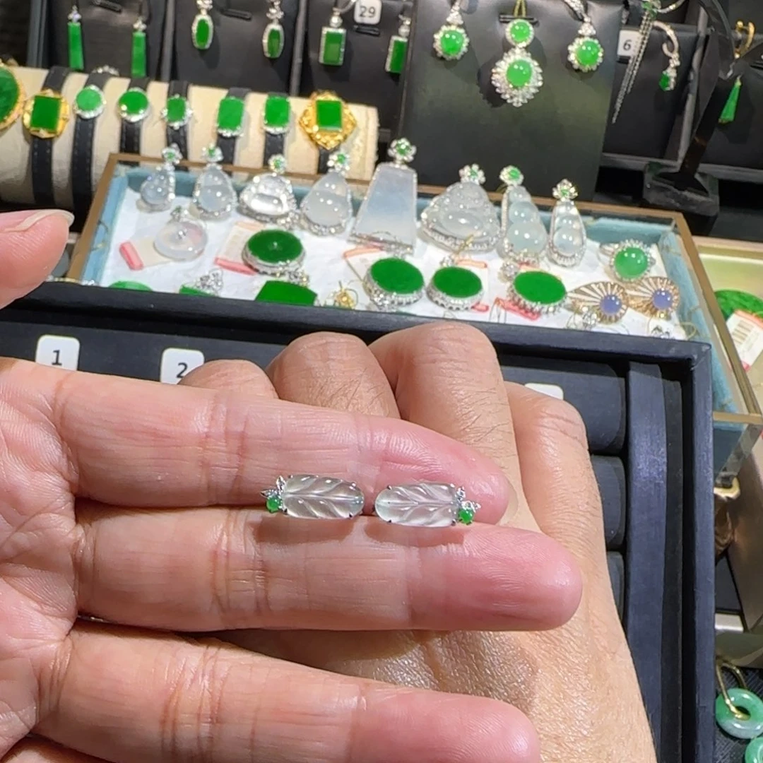 翡翠18K金镶嵌颈饰耳包