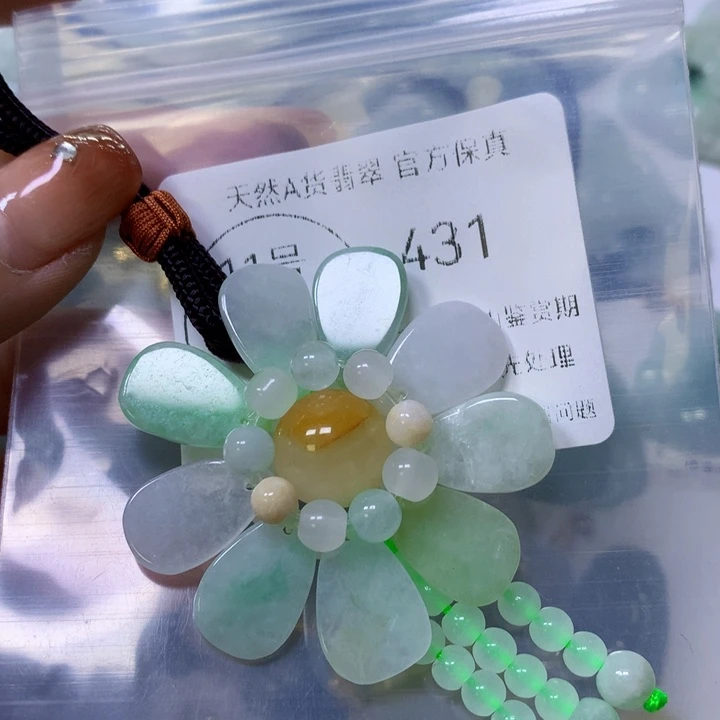 翡翠颈饰未镶嵌翡翠