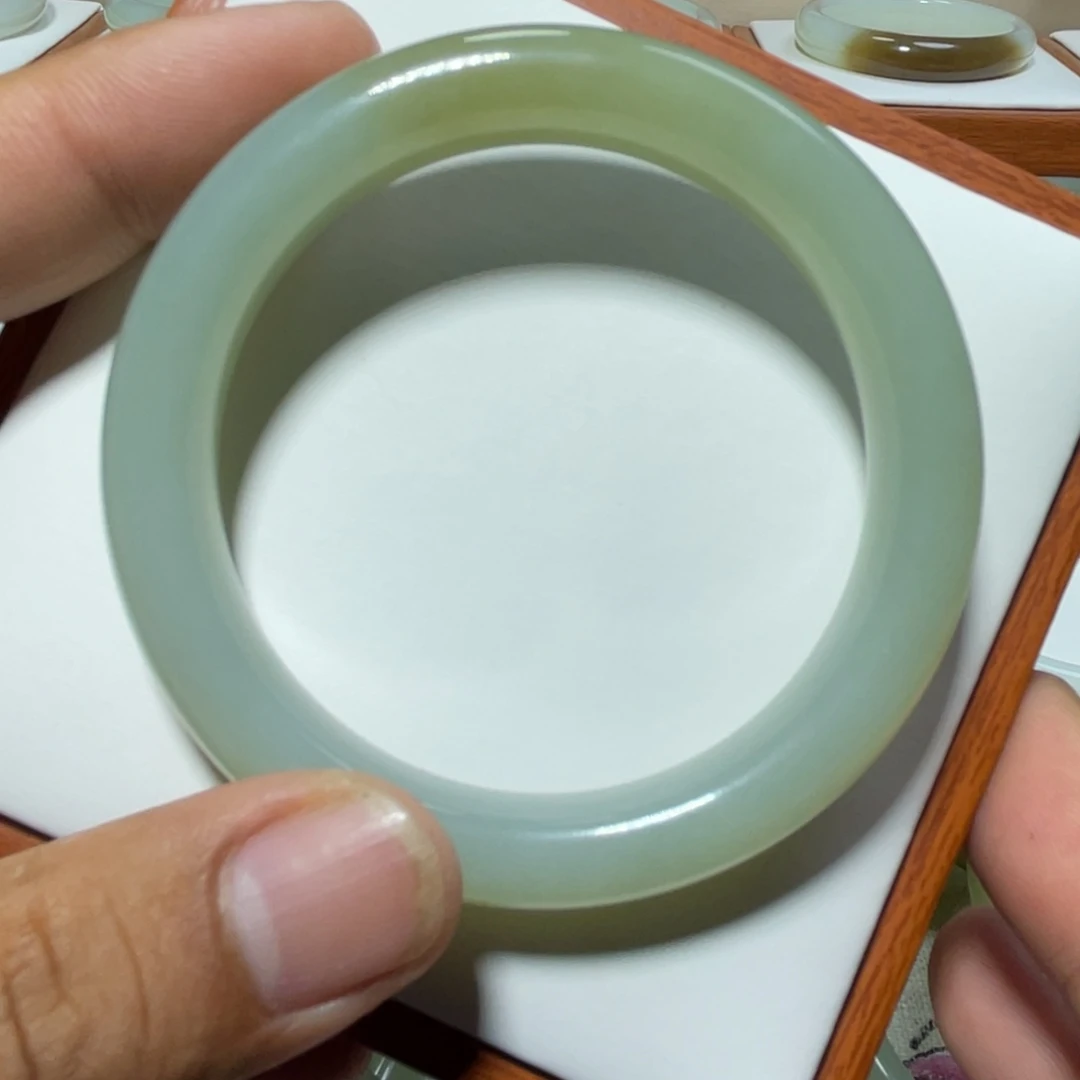 和田玉手镯未镶嵌几***可