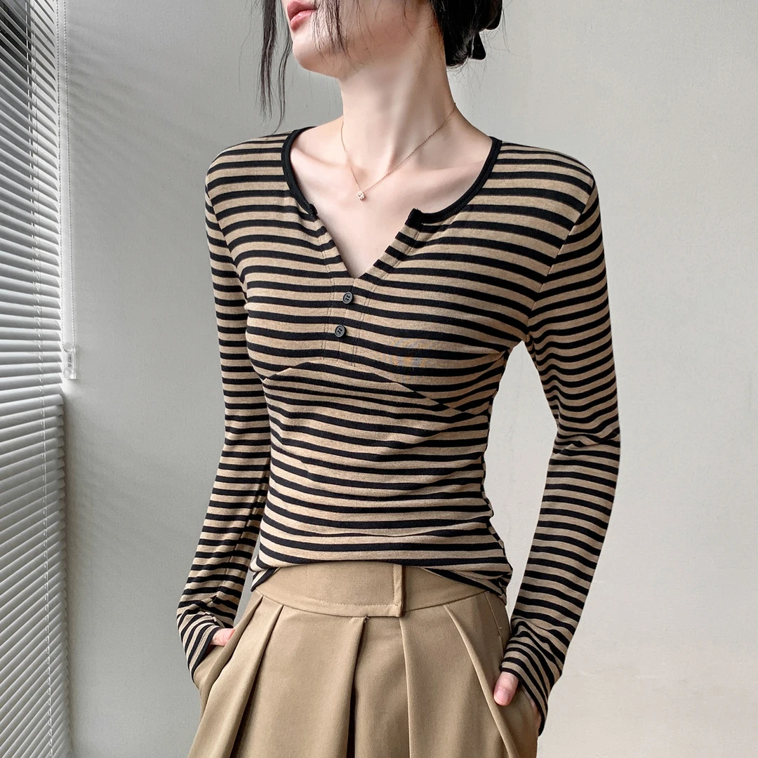 纽扣半开领条纹长袖t恤女秋季新款修身显瘦别致设计感小众打底衫
