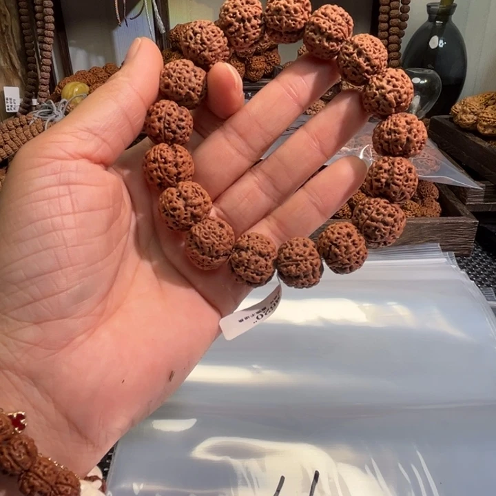 莫***贝金刚菩提吊坠蜂窝