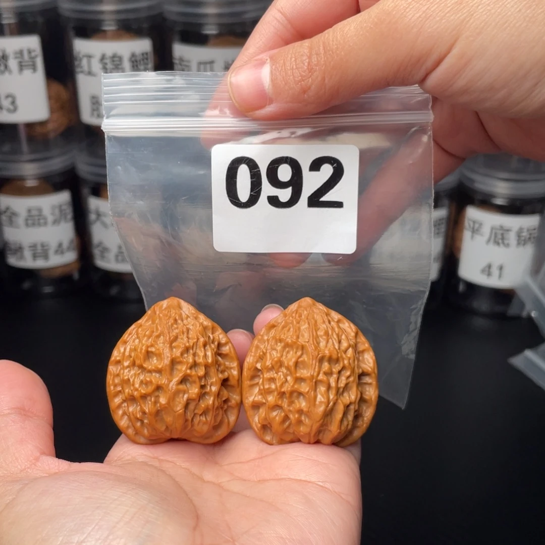 文玩核桃把件38金牛