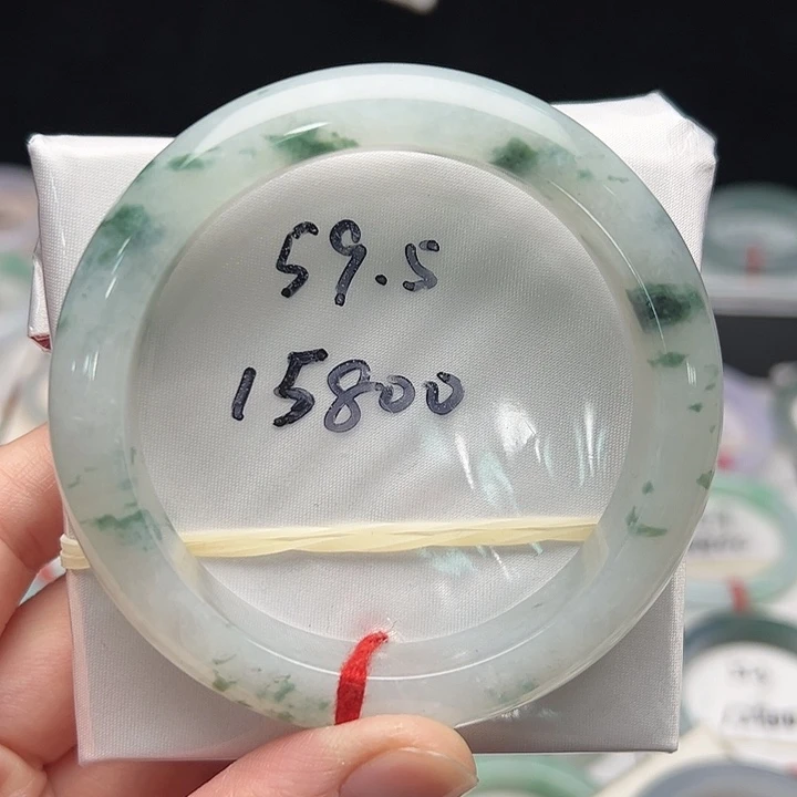 翡翠未镶嵌手镯A货