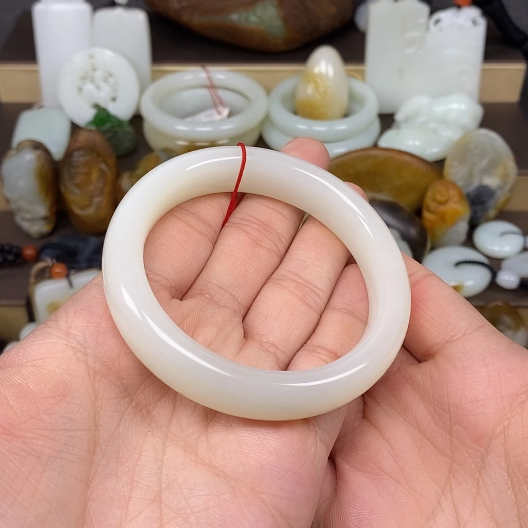 和田玉未镶嵌手镯