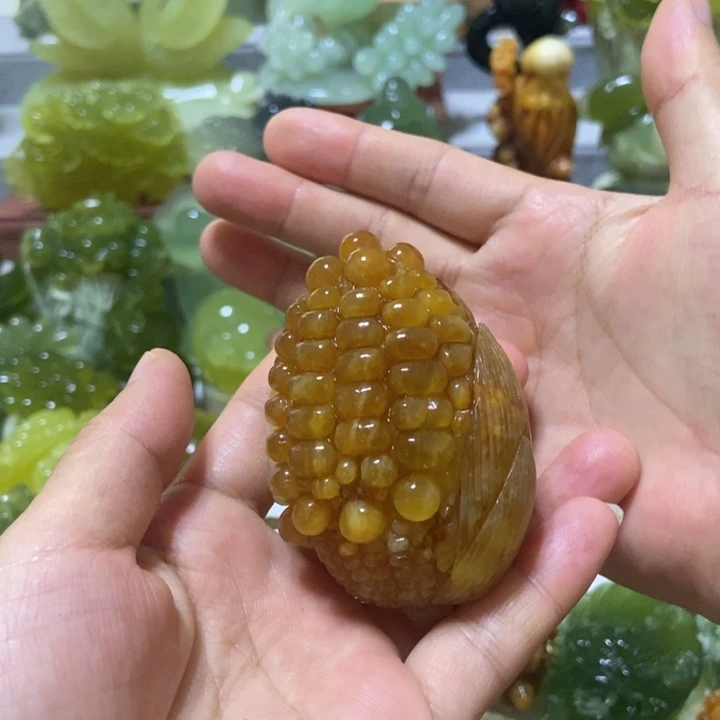 【闪购商品】未镶嵌蛇纹石玉把件盛**年